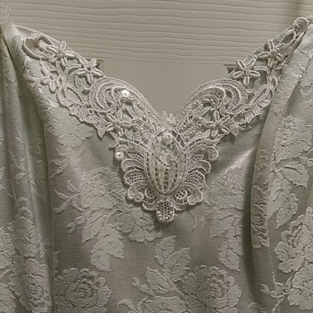 Dress - Picture 4 of 4
